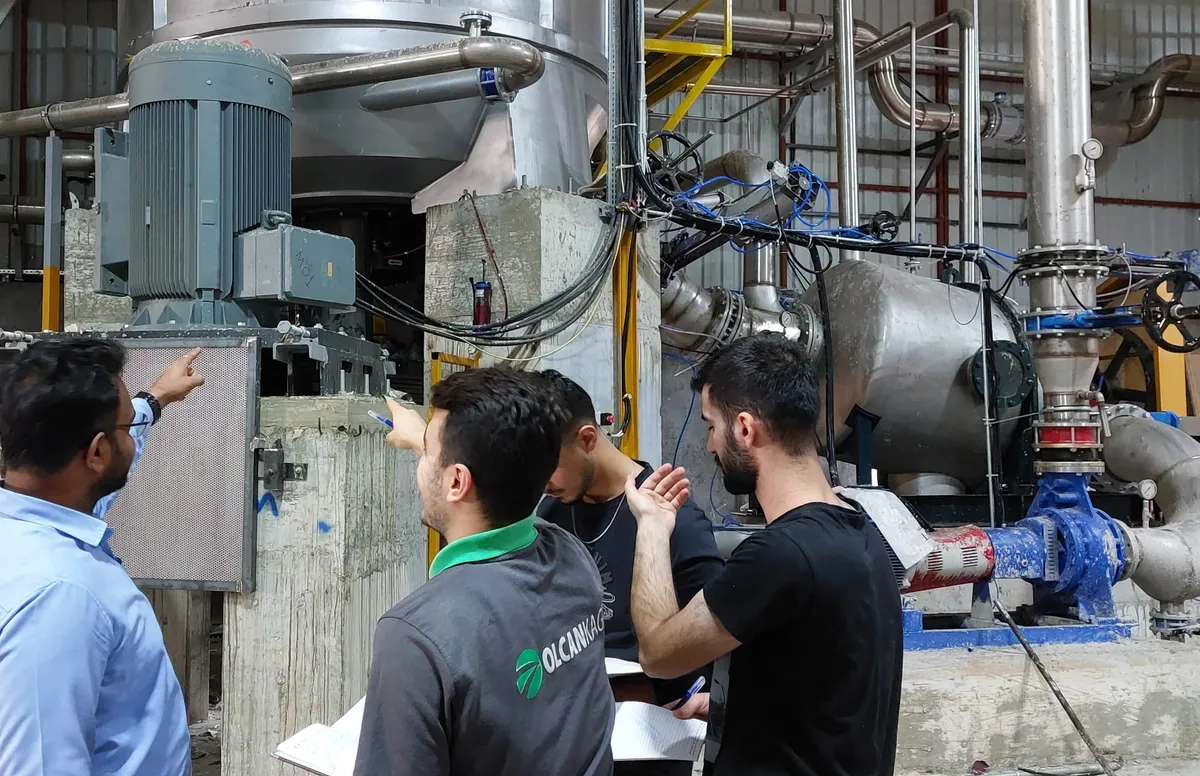 Desagregador HICON Parason instalado em fábrica de papel — equipamento de polpação de alta consistência para processamento de papel usado