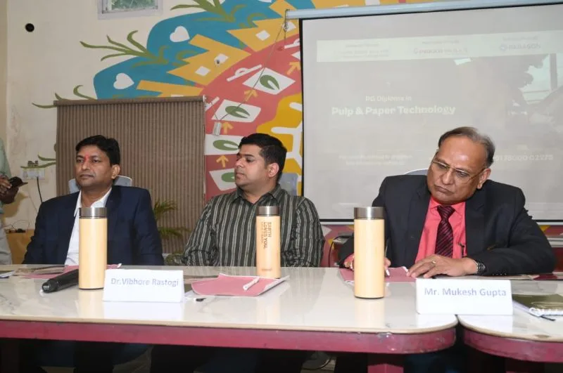 Painel de representantes da indústria e da academia no lançamento do PG Diploma em Tecnologia de Celulose e Papel