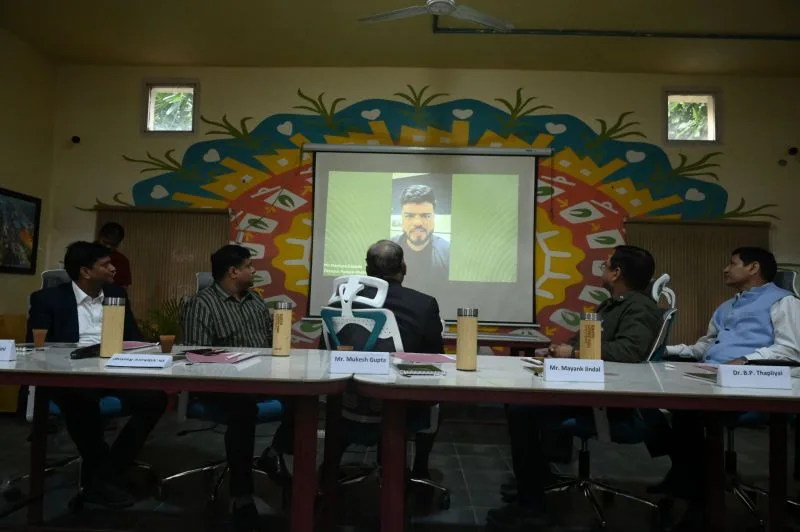 Mensagem virtual exibida em tela para o painel no lançamento do PG Diploma