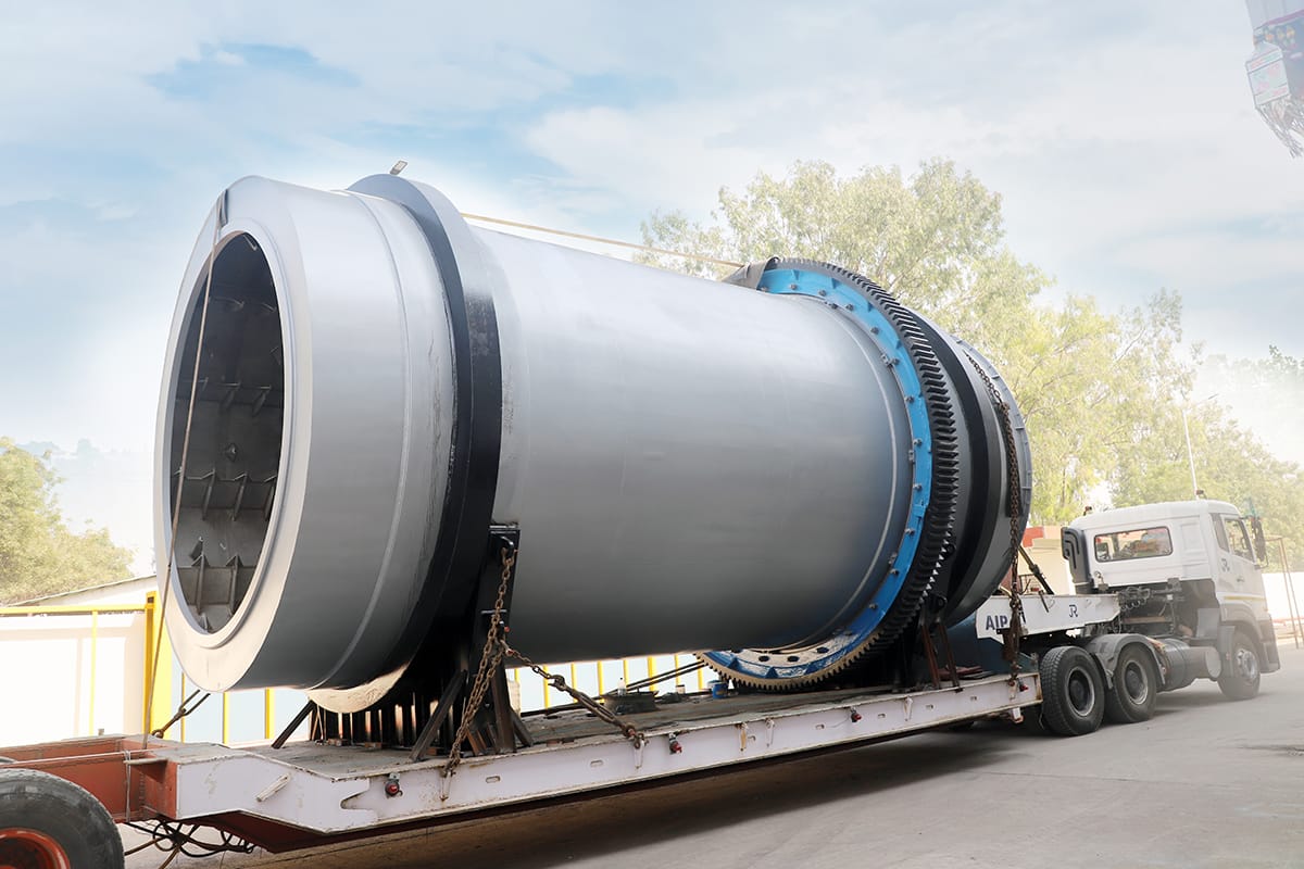 Drum pulper in operation